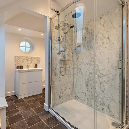2 Bed In 95756 *