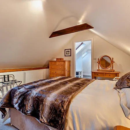 2 Bed In 95756