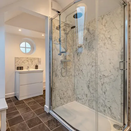 2 Bed In 95756 *