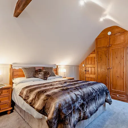 2 Bed In 95756