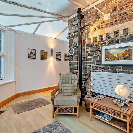 2 Bed In 95756