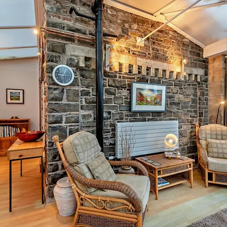 2 Bed In 95756